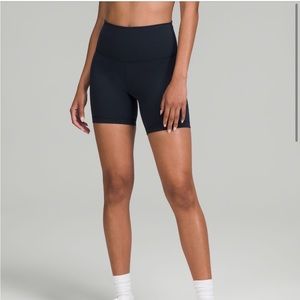 Lululemon Wunder Train Shorts - Navy Blue - 6inch